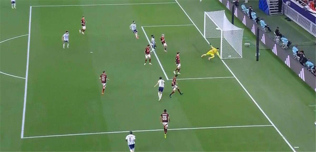 فيديو | دانيلو يسجل هدف فلامينجو الثاني أمام بيراميدز