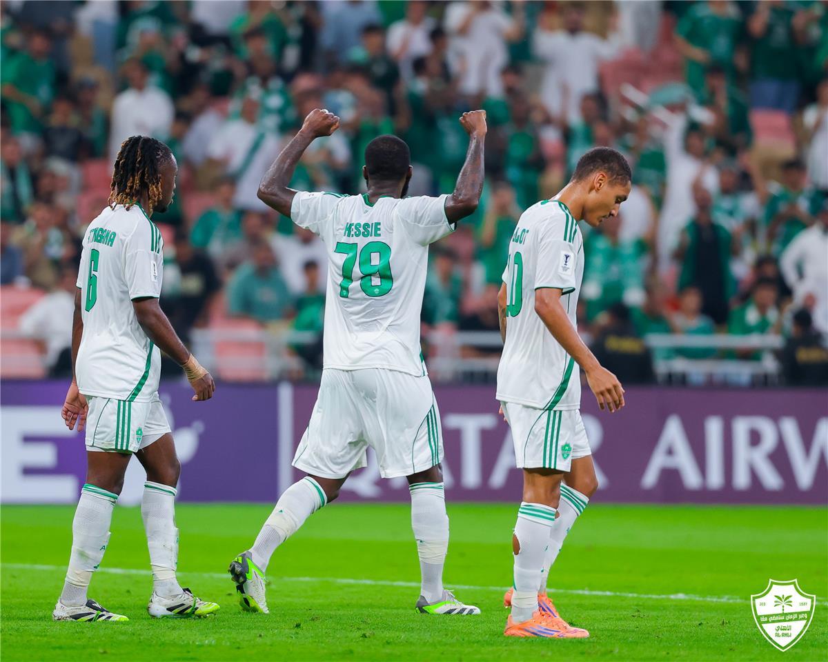 فيديو | الأهلي السعودي يعلن تجديد عقد لاعبه حتى 2028