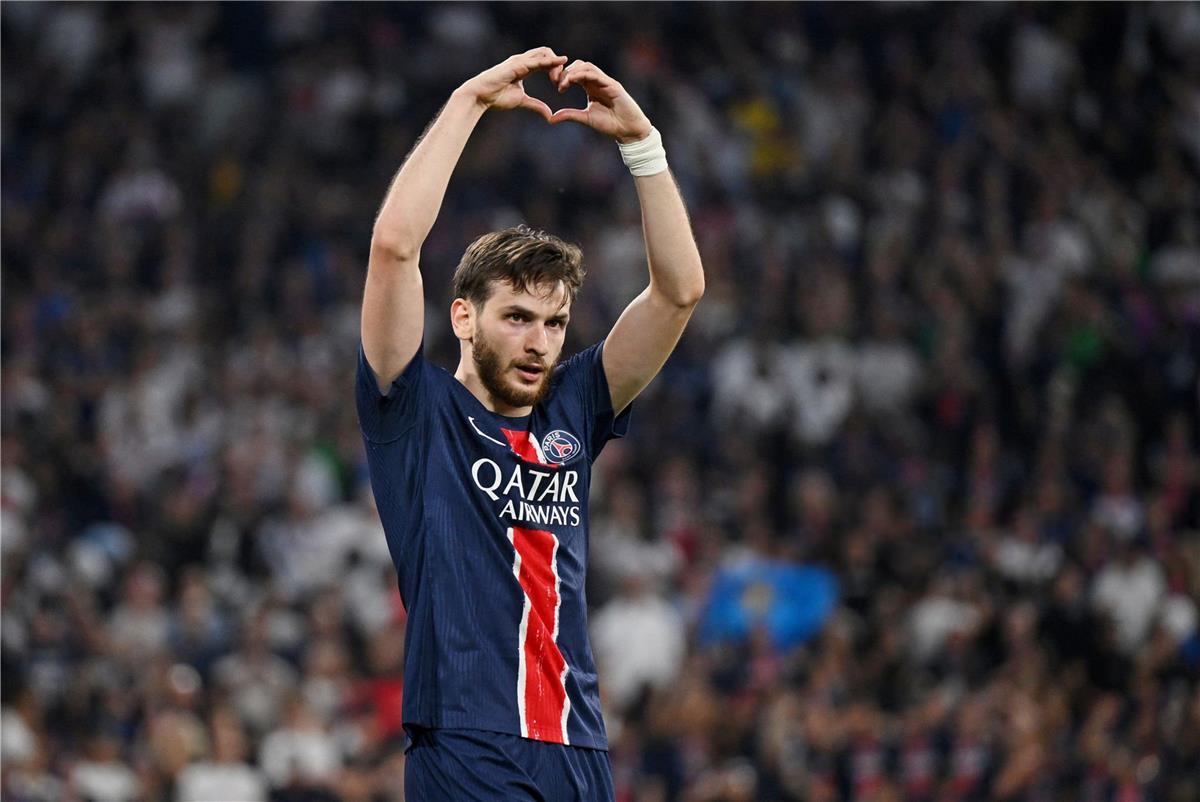 فيديو | كفاراتسيخيليا يسجل هدف باريس سان جيرمان الأول أمام فلامينجو 