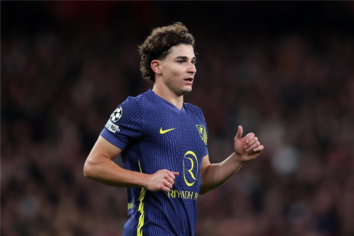 برشلونة يلمح لموقفه من التعاقد مع ألفاريز بديلاً لـ ليفاندوفسكي