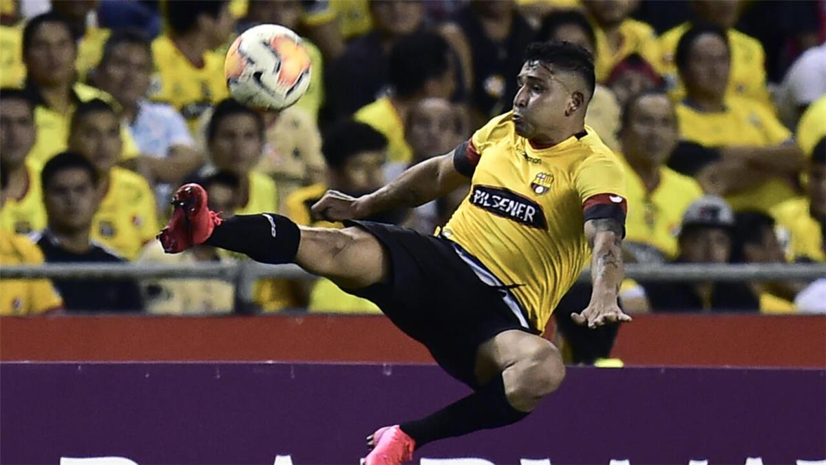 وفاة ماريو بيبيندا لاعب برشلونة في هجوم مسلح