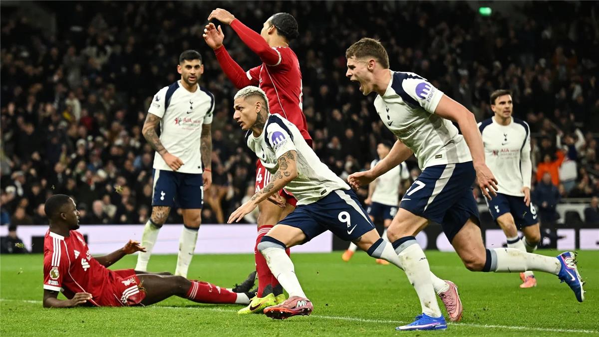 ريتشارليسون يسجل هدف توتنهام الأول أمام ليفربول