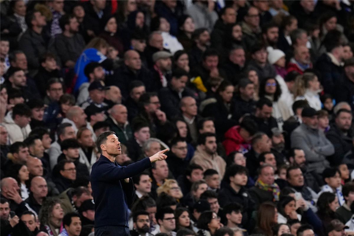 ماركا: رد فعل فلورنتينو بيريز يثير القلق في مباراة ريال مدريد وإشبيلية