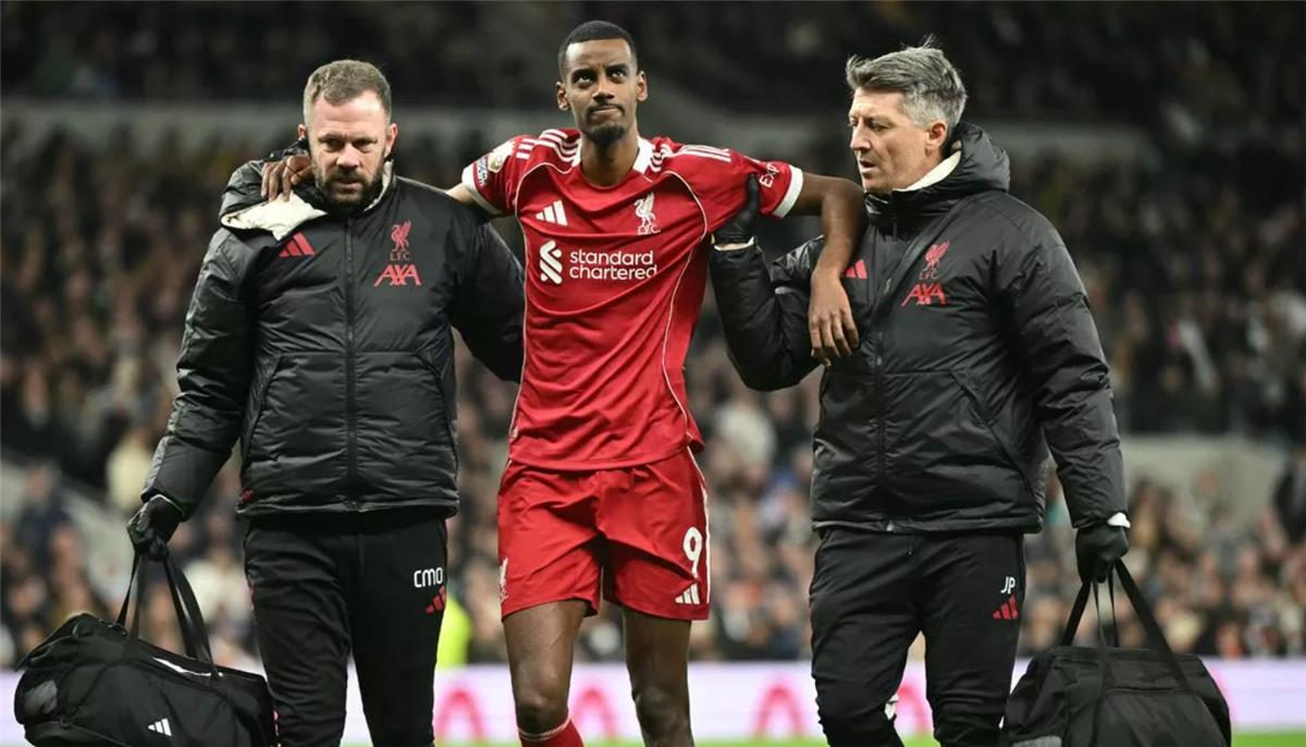 إيزاك يثير مخاوف ليفربول والسويد بشأن مدة غيابه 