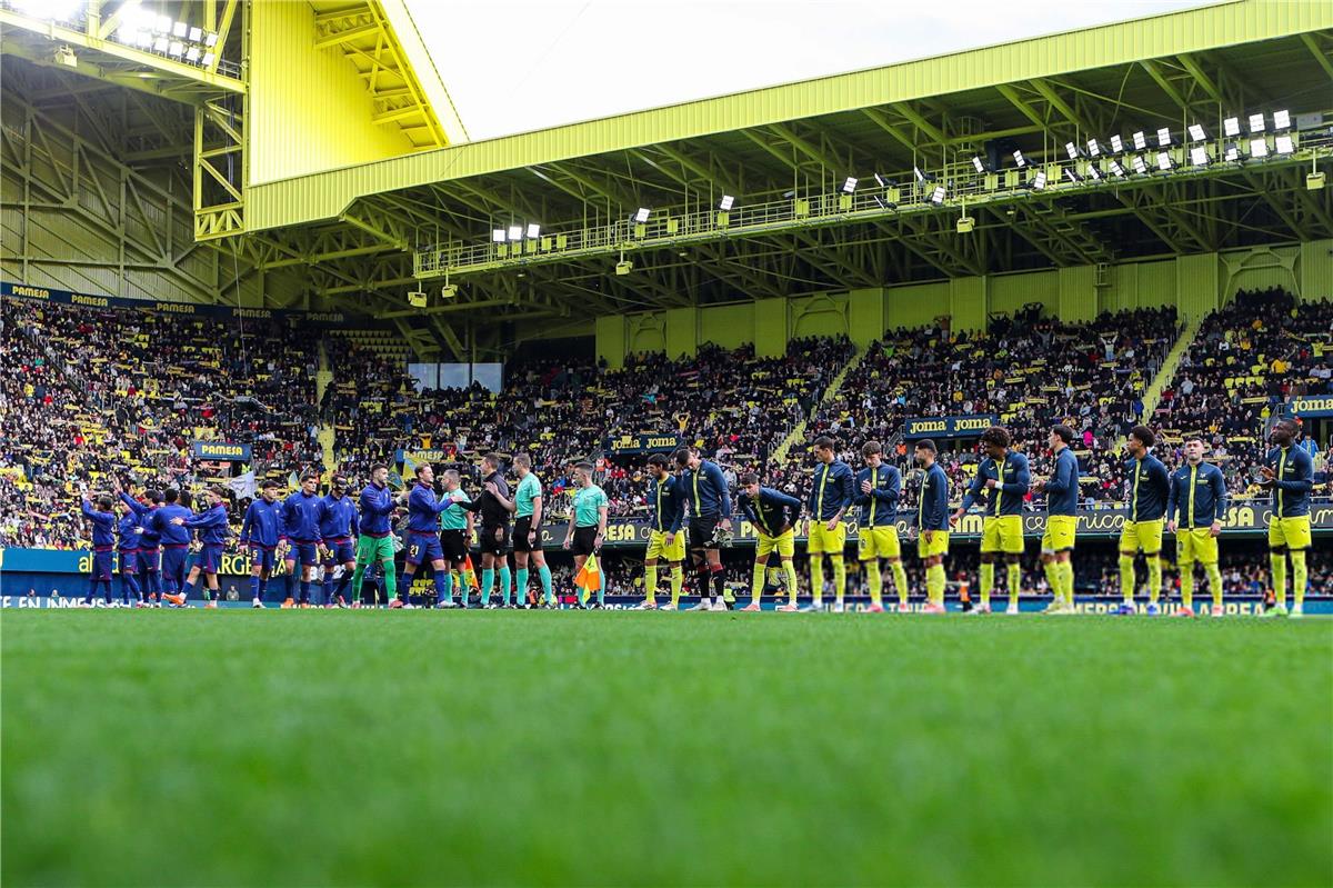 رجل مباراة برشلونة وفياريال في الدوري الإسباني
