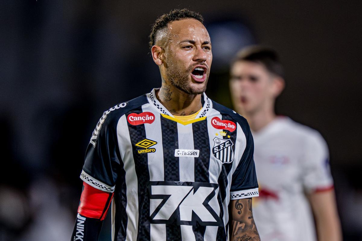 نيمار يتخذ قرارًا هامًا لعلاج مشكلة مزمنة ويتمسك بأمل المشاركة في كأس العالم