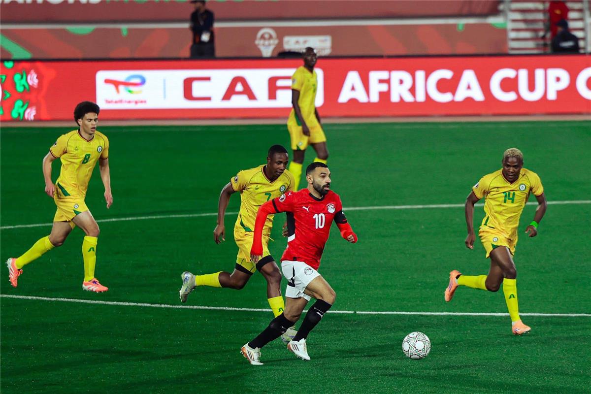 فيديو | منتخب مصر يفتتح مشواره في أمم إفريقيا بالفوز على زيمبابوي بثنائية