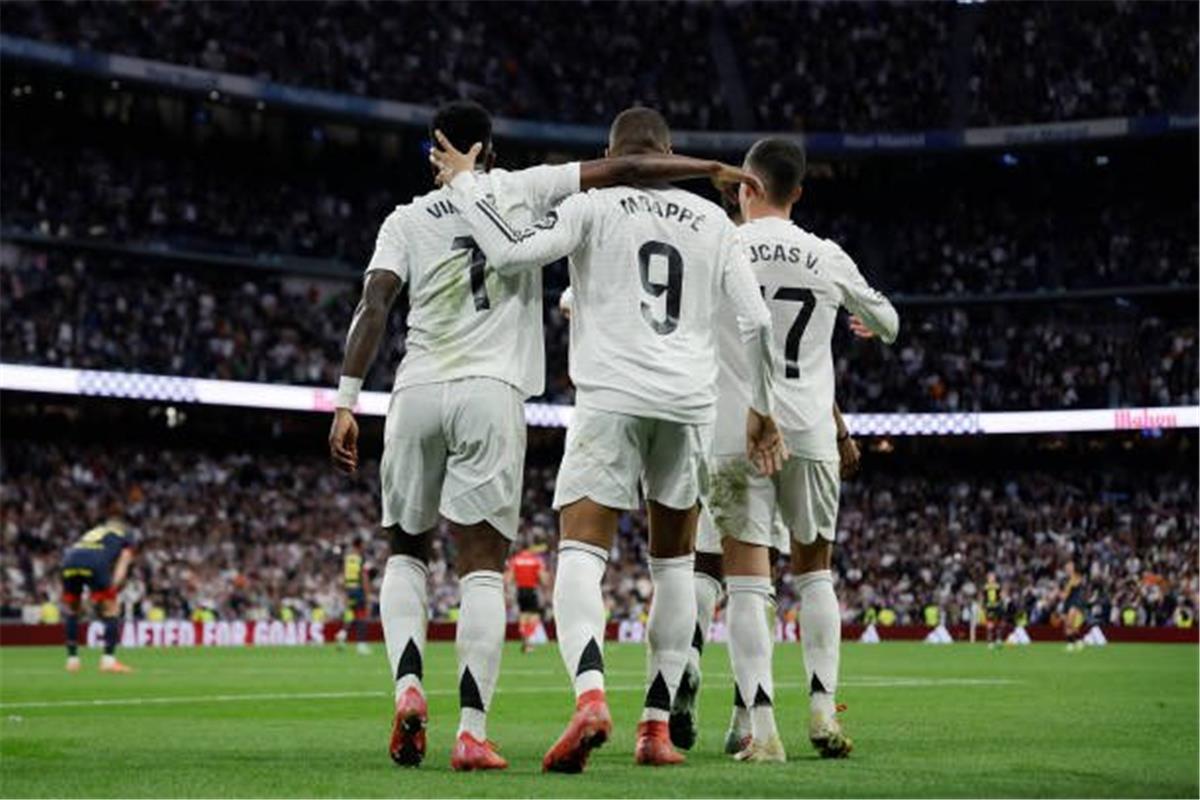 برشلونة يترقب.. ألكمار يرد على رغبة ريال مدريد في ضم جوهرته