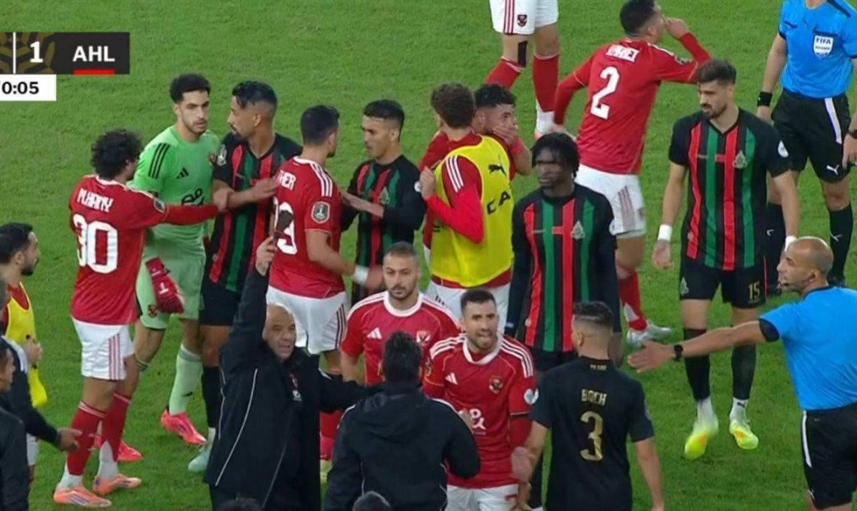 الجيش الملكي يتخذ خطوة جديدة بعد عقوبات كاف بسبب أحداث مباراة الأهلي