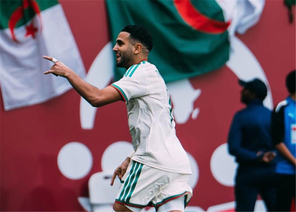 فيديو | رياض محرز يسجل هدف الجزائر الأول أمام بوركينا فاسو 