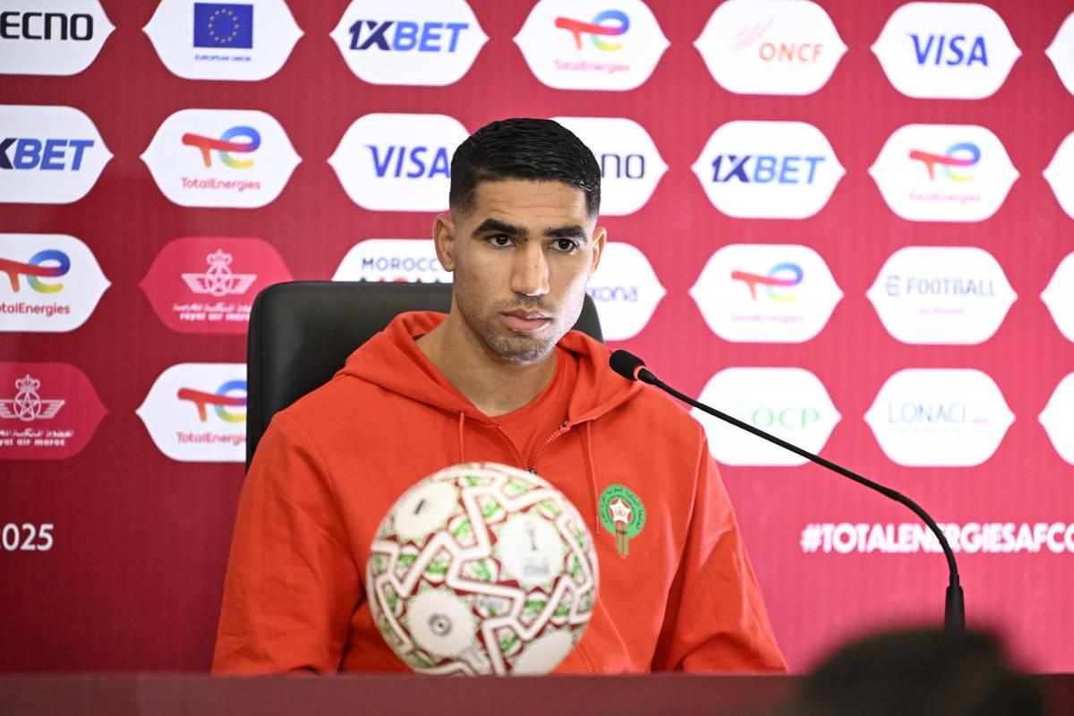 أشرف حكيمي موجهًا اللوم لجماهير المغرب: تصرف غير لائق.. نحن نلعب على أرضنا!