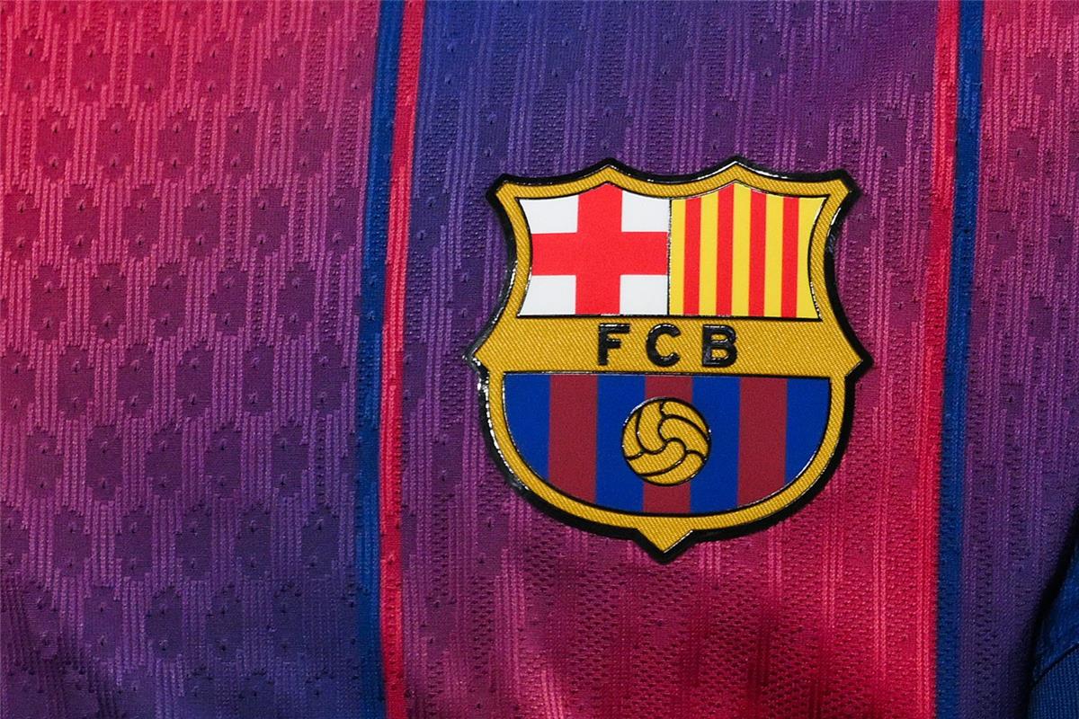 جماهير برشلونة تختار أفضل لاعب ونجم يريدون بيعه في 2025