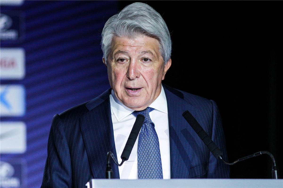 رئيس أتلتيكو مدريد يوضح حقيقة رحيل ألفاريز إلى برشلونة.. ويؤكد: خسارة نهائيين أمام ريال مدريد مؤلمة