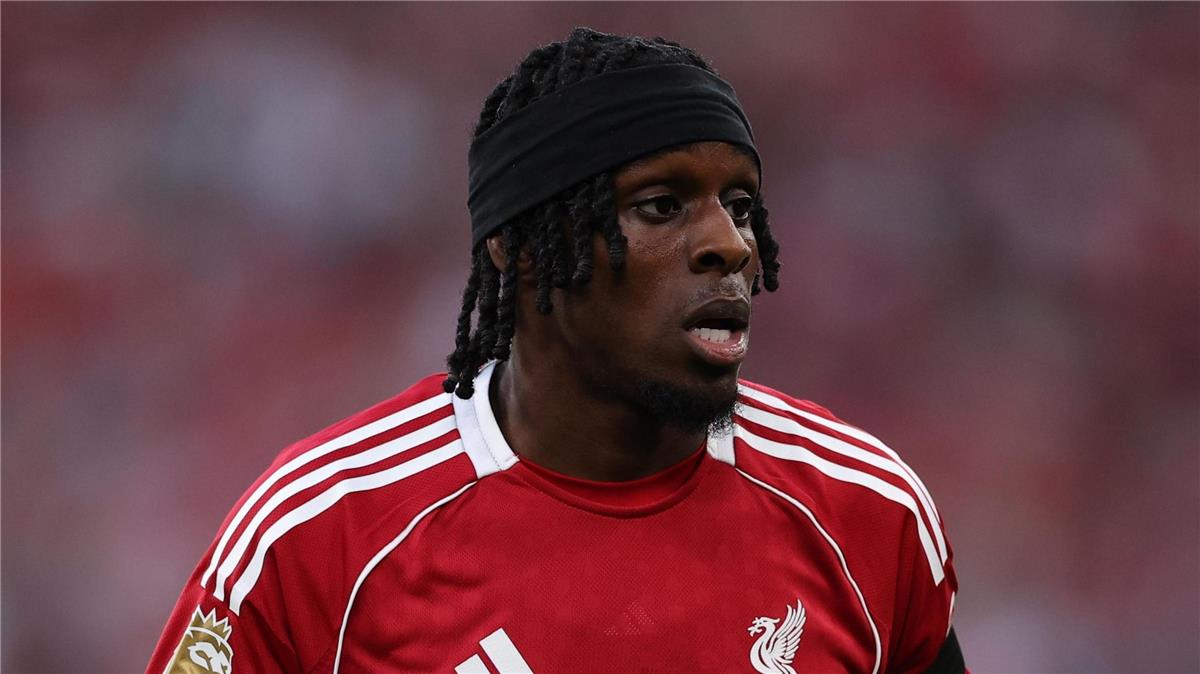 فريمبونج يوضح تفاصيل إصاباته المتكررة ويكشف عن صديقه المقرب في ليفربول