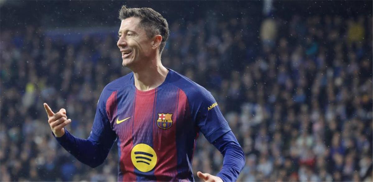 ليفاندوفسكي ملحمًا إلى إمكانية اعتزاله: كرة القدم ليست كل حياتي.. ولست خائفًا من إنهاء مسيرتي