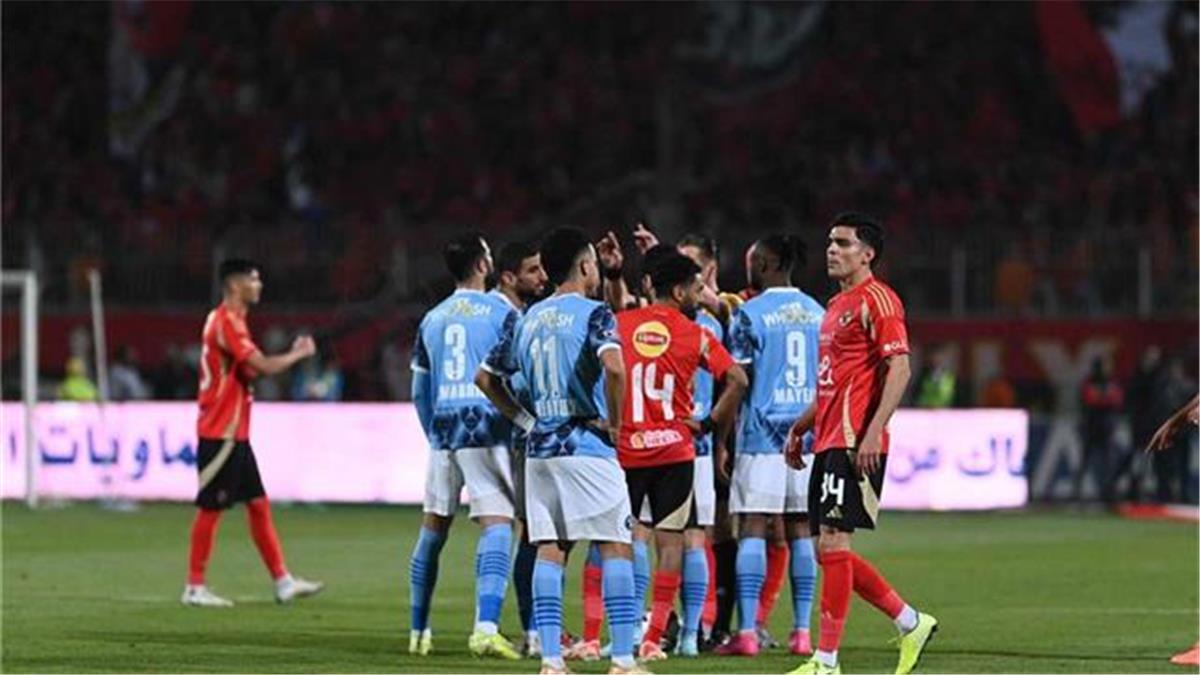 صراع جديد بين الأهلي وبيراميدز على مدافع بتروجيت.. واللاعب يكشف عن رغبته 