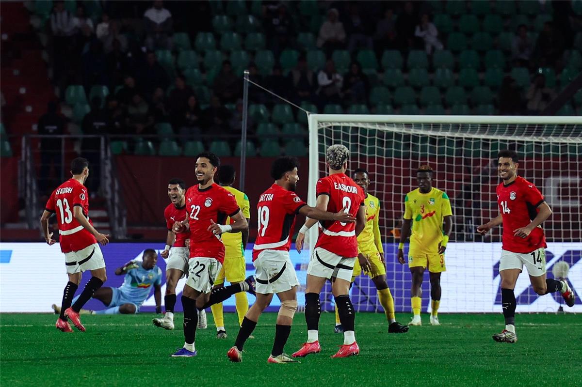 فيديو | منتخب مصر يضرب بنين بثلاثية ويتأهل إلى ربع نهائي كأس أمم إفريقيا 