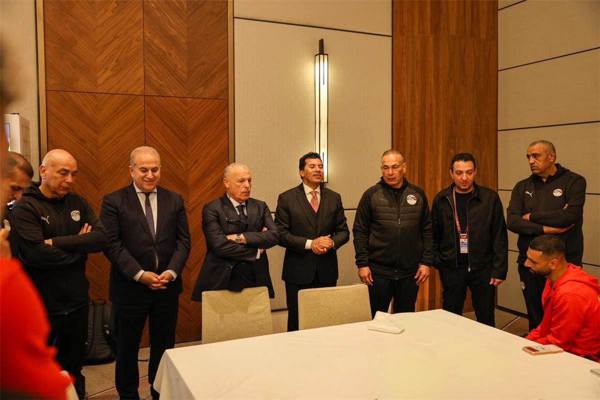 صور | أشرف صبحي وهاني أبو ريدة يهنئان منتخب مصر بالتأهل لدور الـ8 في كأس أمم إفريقيا