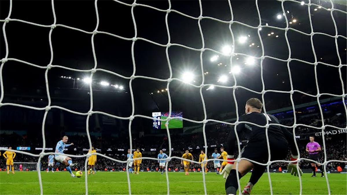 هالاند يسجل هدف مانشستر سيتي الأول أمام برايتون في الدوري الإنجليزي
