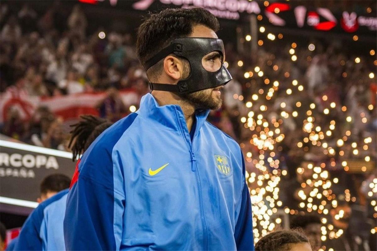 إريك جارسيا يعدد مزايا فليك.. ويختار مباراته المفضلة مع برشلونة