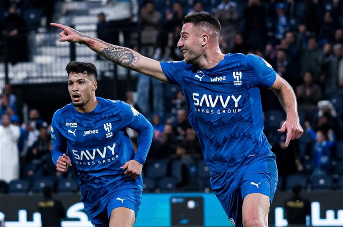 فيديو | الهلال يهزم الحزم بثلاثية ويبتعد بصدارة الدوري السعودي