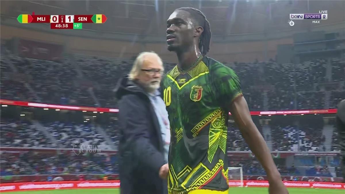 طرد لاعب مالي في مباراة السنغال بـ كأس أمم إفريقيا