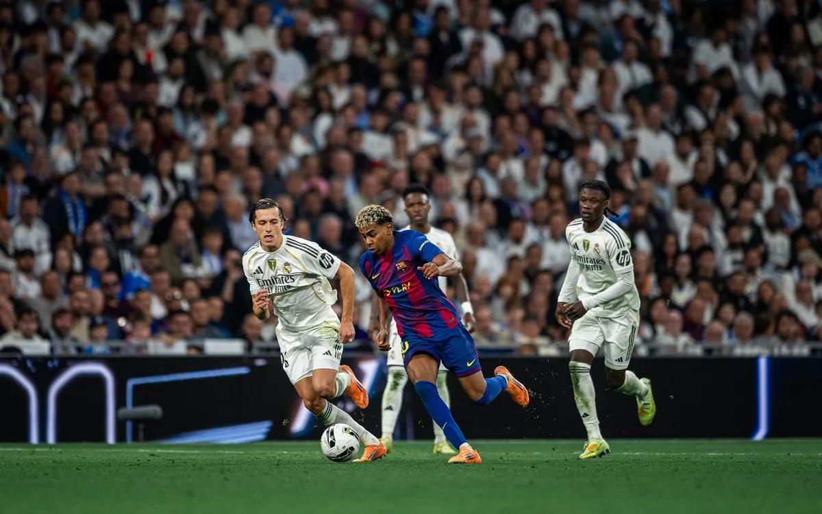 تغيير طارئ في تحكيم مباراة برشلونة وريال مدريد بـ السوبر الإسباني