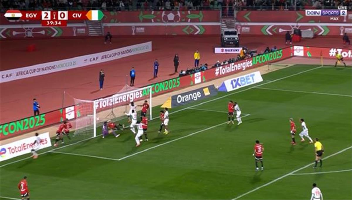 فيديو | بالخطأ في مرماه.. أحمد فتوح يسجل هدف كوت ديفوار الأول أمام مصر