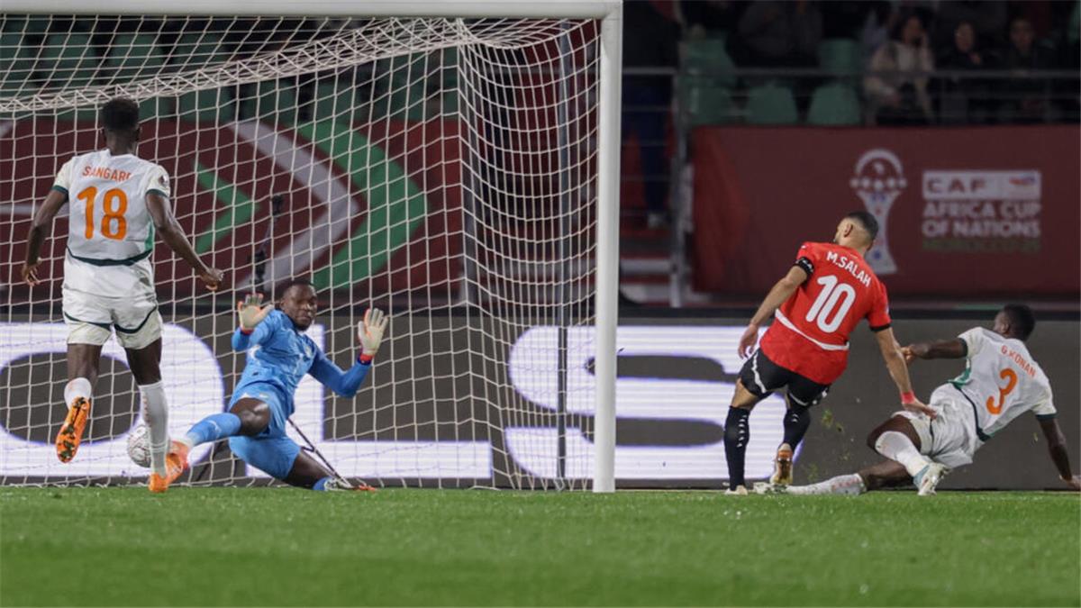 ردود أفعال جماهير ليفربول على تألق محمد صلاح في مباراة مصر وكوت ديفوار: نأمل ألا يكون سلوت نائمًا