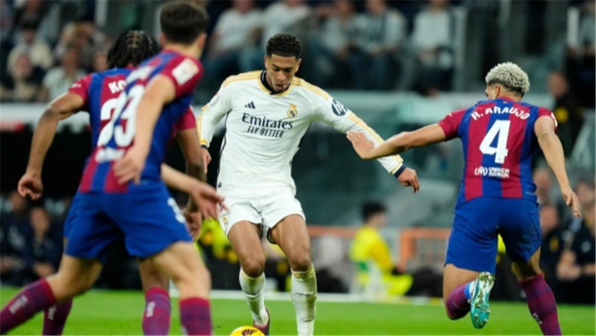 بالترددات | 9 قنوات مجانية تنقل مباراة برشلونة وريال مدريد اليوم في نهائي كأس السوبر الإسباني 