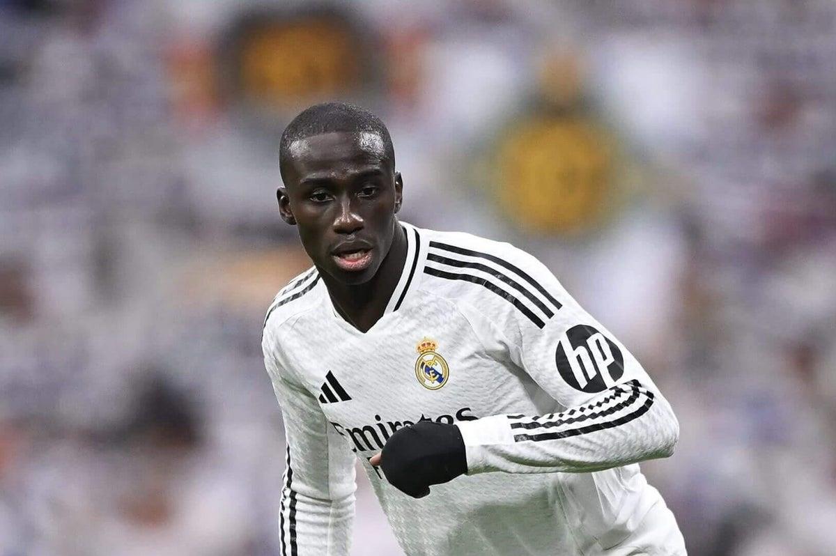 صحفي إسباني يصدم جماهير ريال مدريد بشأن ميندي