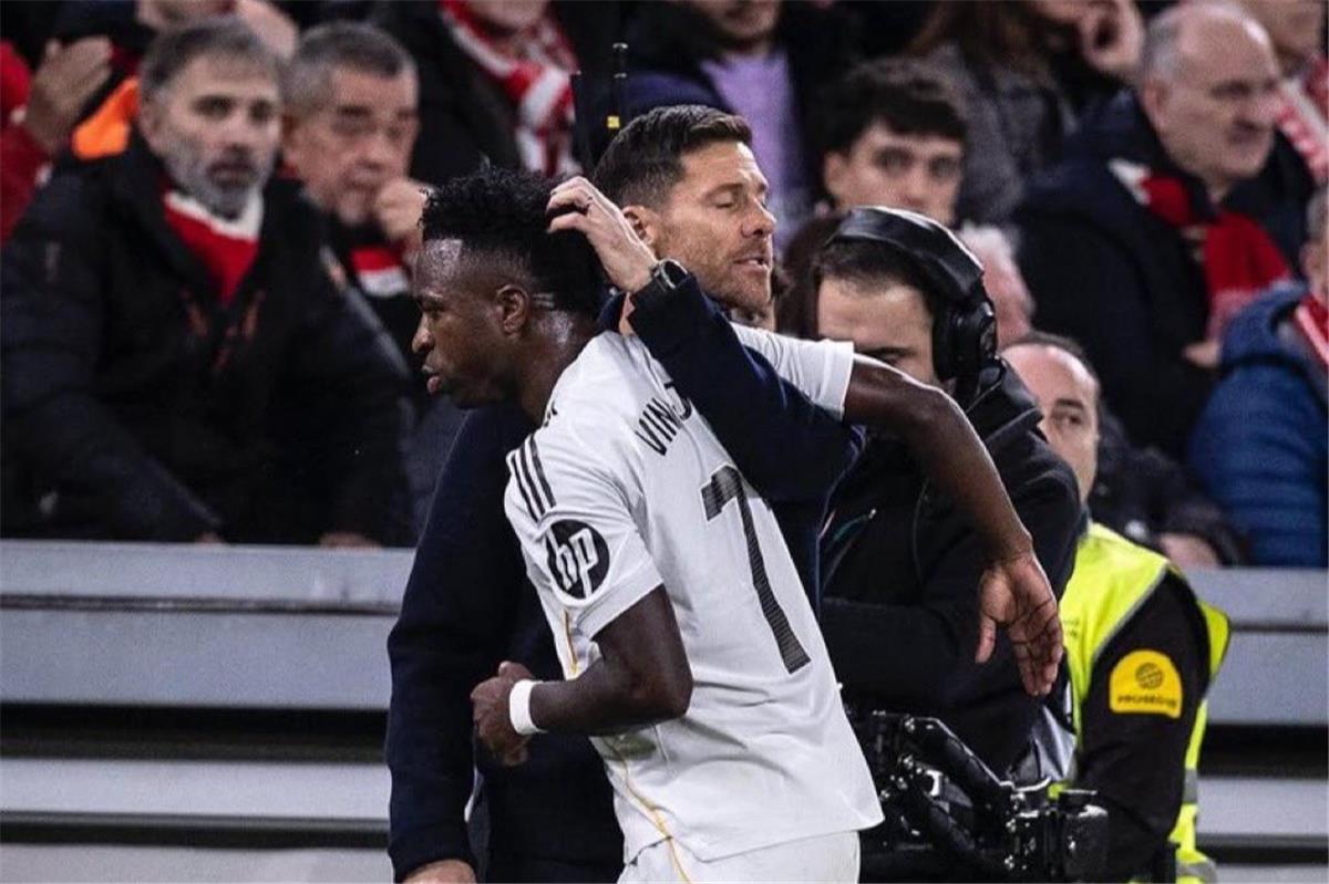 جمهور ريال مدريد يعلن دعم فينيسيوس أمام برشلونة في نهائي السوبر الإسباني