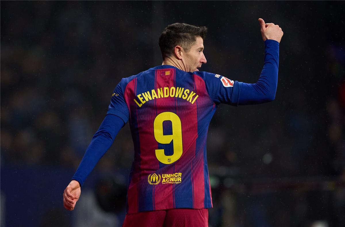 ليفاندوفسكي بعد التتويج بالسوبر الإسباني: رافينها دائمًا موجود في اللحظة المناسبة