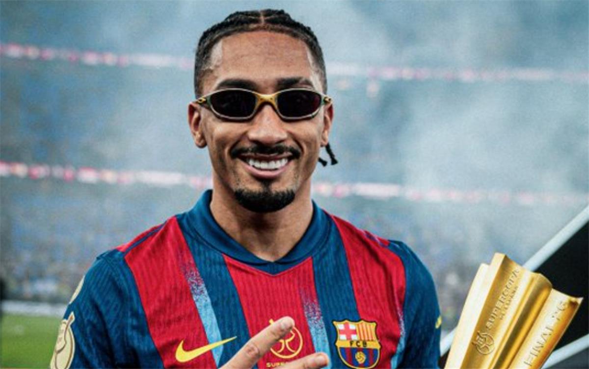 رافينها يوضح سبب ظهوره بالنظارة الشمسية بعد الكلاسيكو.. وحديثه مع فينيسيوس