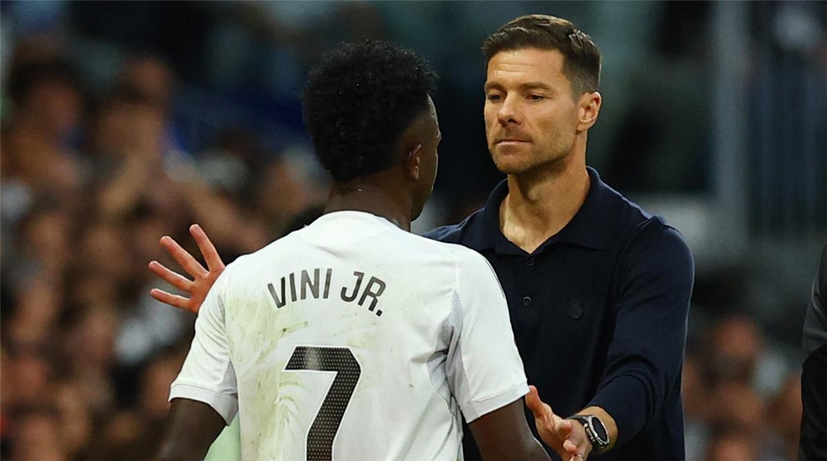 أحدهما فينيسيوس.. لاعبان في ريال مدريد لم يعلقا على إقالة تشابي ألونسو