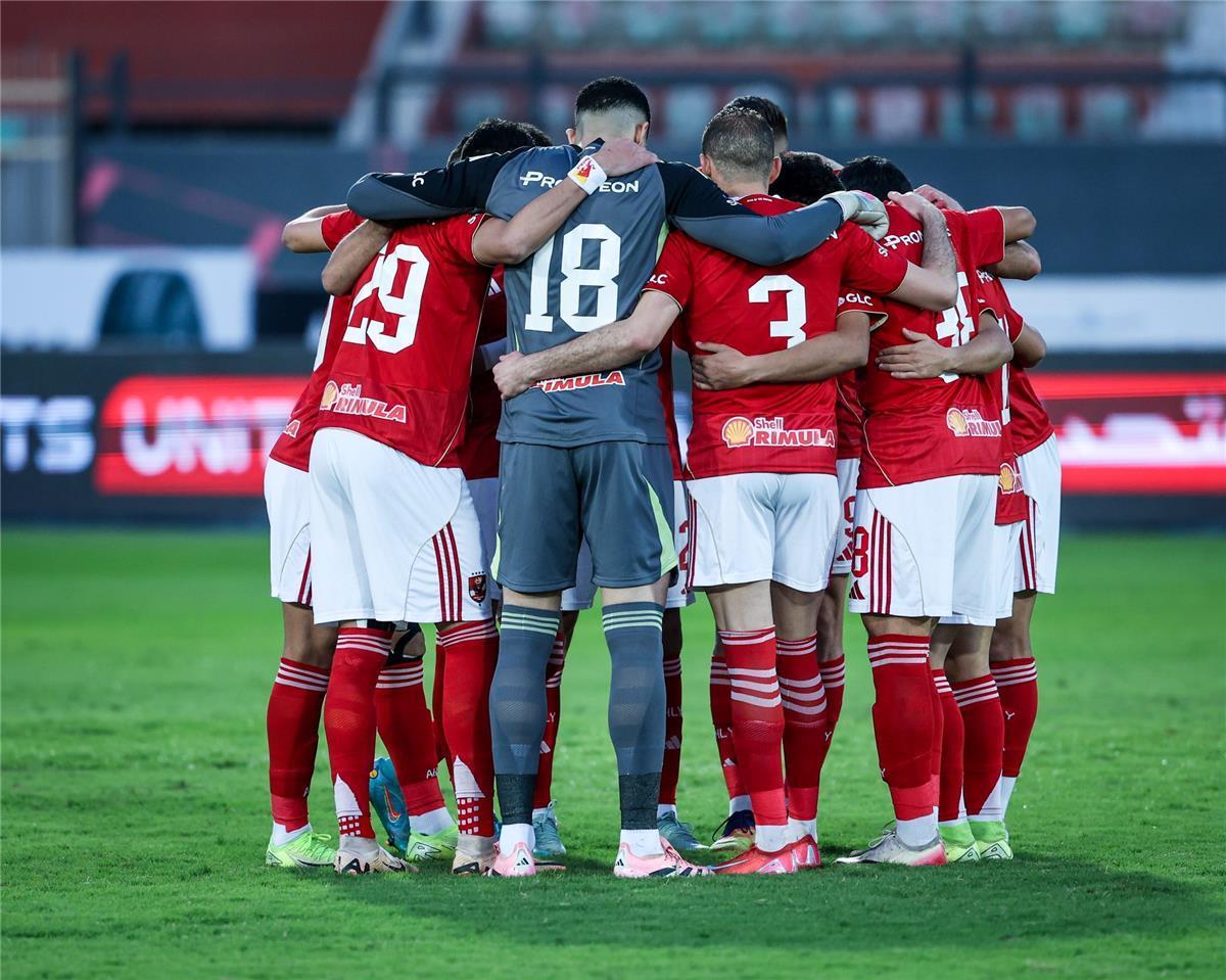 شوبير يكشف بالأسماء: الأهلي أنهى صفقتين.. و3 لاعبين يرحلون