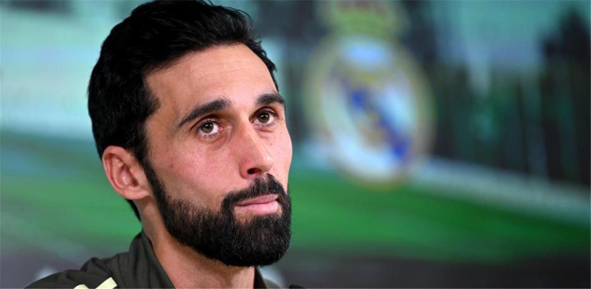 لاعب برشلونة السابق ينتقد اختيار أربيلوا: يدرب ريال مدريد بسبب مورينيو