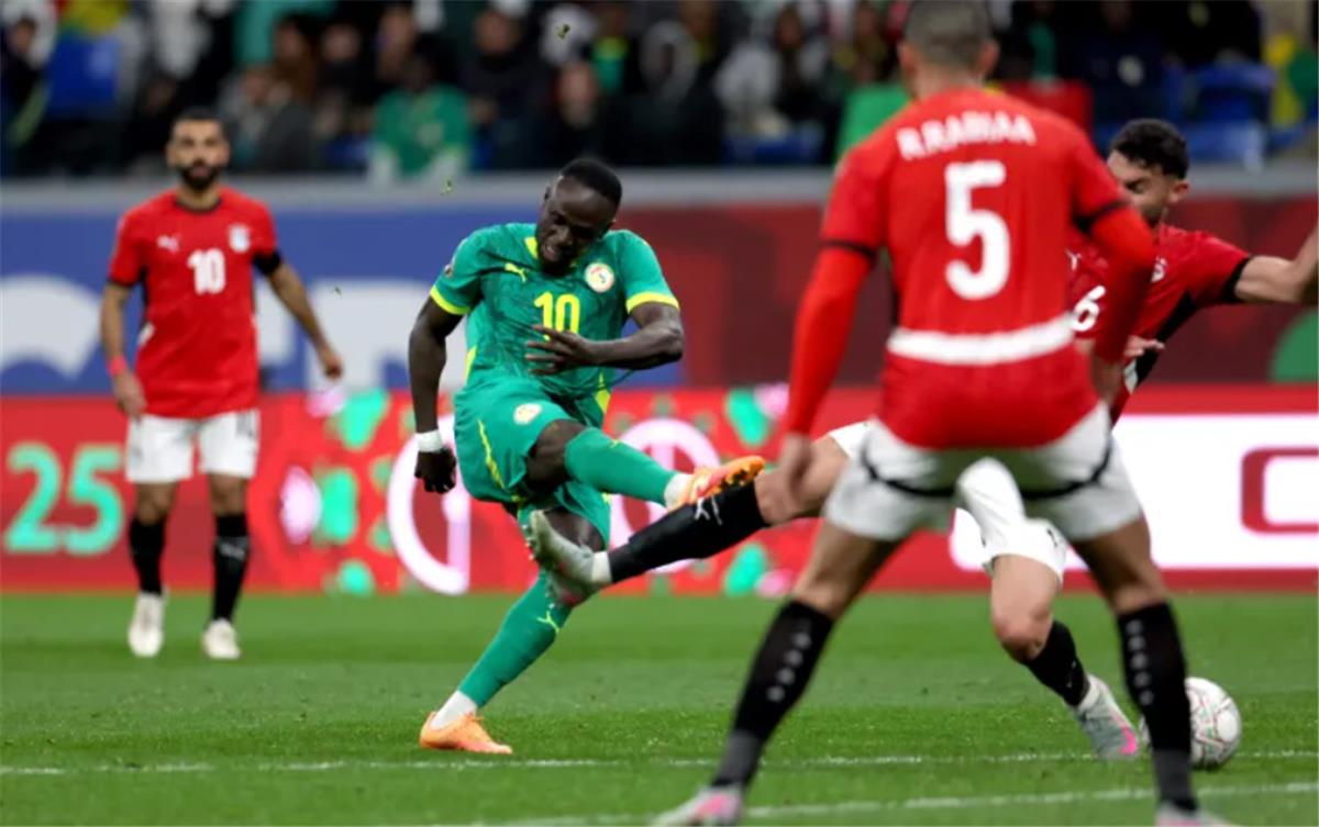 أوبي ميكيل عن هزيمة مصر أمام السنغال: ماني يفعلها مجددًا 