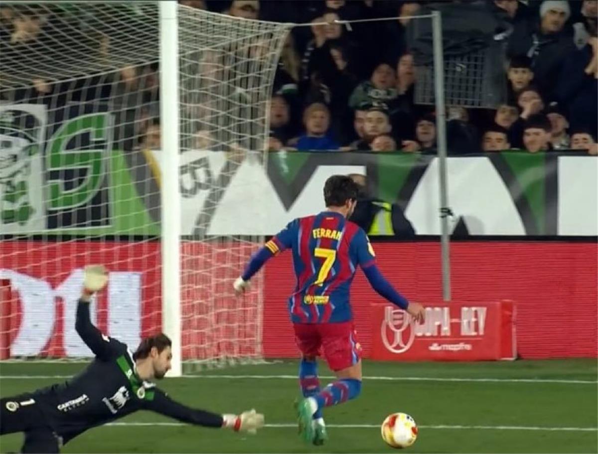 فيديو | فيران توريس يسجل هدف برشلونة الأول أمام راسينج سانتاندير