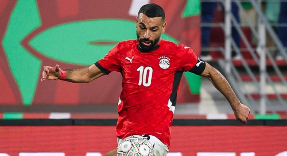 منتخب مصر يرد على أنباء اعتزال محمد صلاح والشناوي دوليًا 