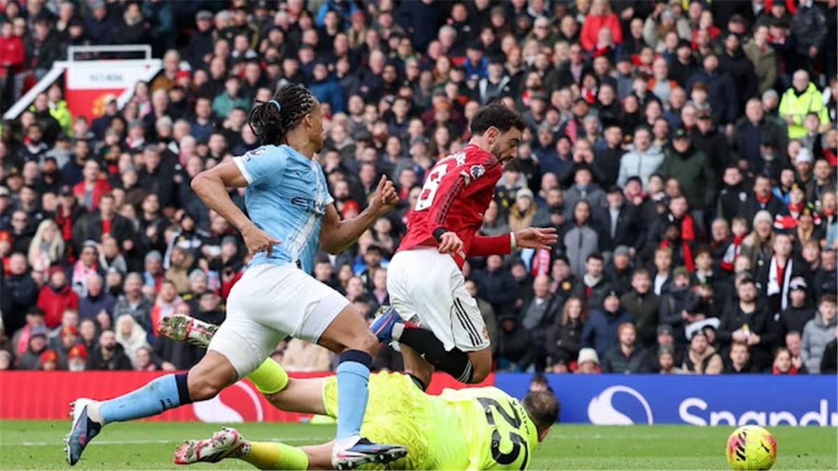 فيديو | مانشستر يونايتد يصعق مانشستر سيتي بثتائية في الدوري الإنجليزي