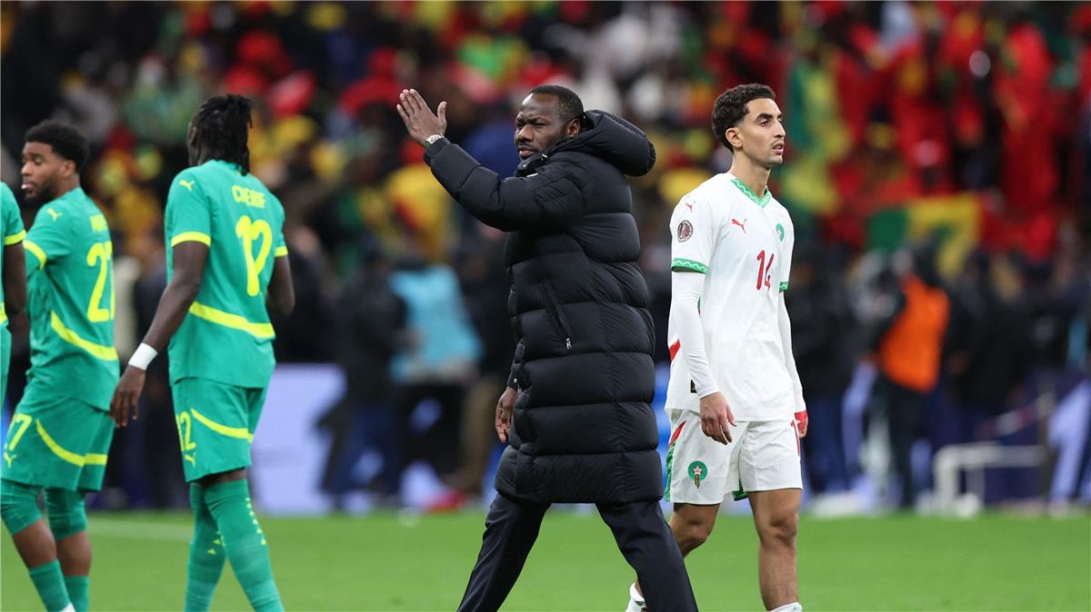 فيديو | أزمة في مؤتمر مدرب السنغال بعد التتويج بـ كأس أمم إفريقيا