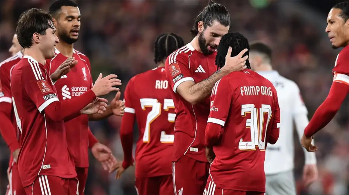 ليفربول يعرقل رحيل مهاجمه في يناير.. ومحمد صلاح يحسم مصيره