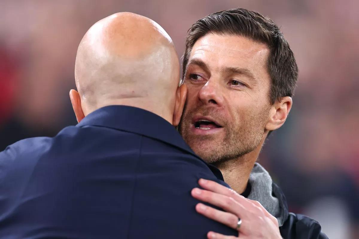 سلوت يرد على ارتباط ألونسو بخلافته في ليفربول: اتصل بي