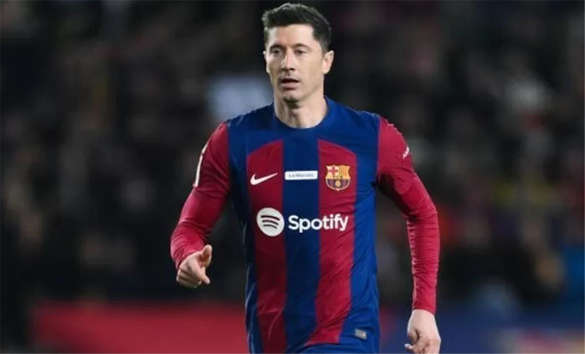 فيديو | بالخطأ في مرماه.. ليفاندوفسكي يسجل هدف تعادل سلافيا براج أمام برشلونة