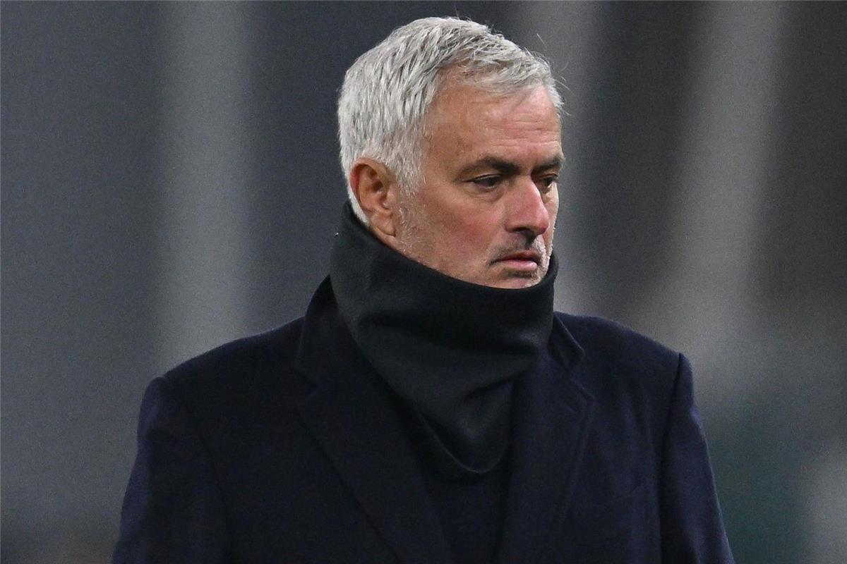 مورينيو يثير الجدل: أفضل الأندية في العالم يديرها مدربون بلا خبرة