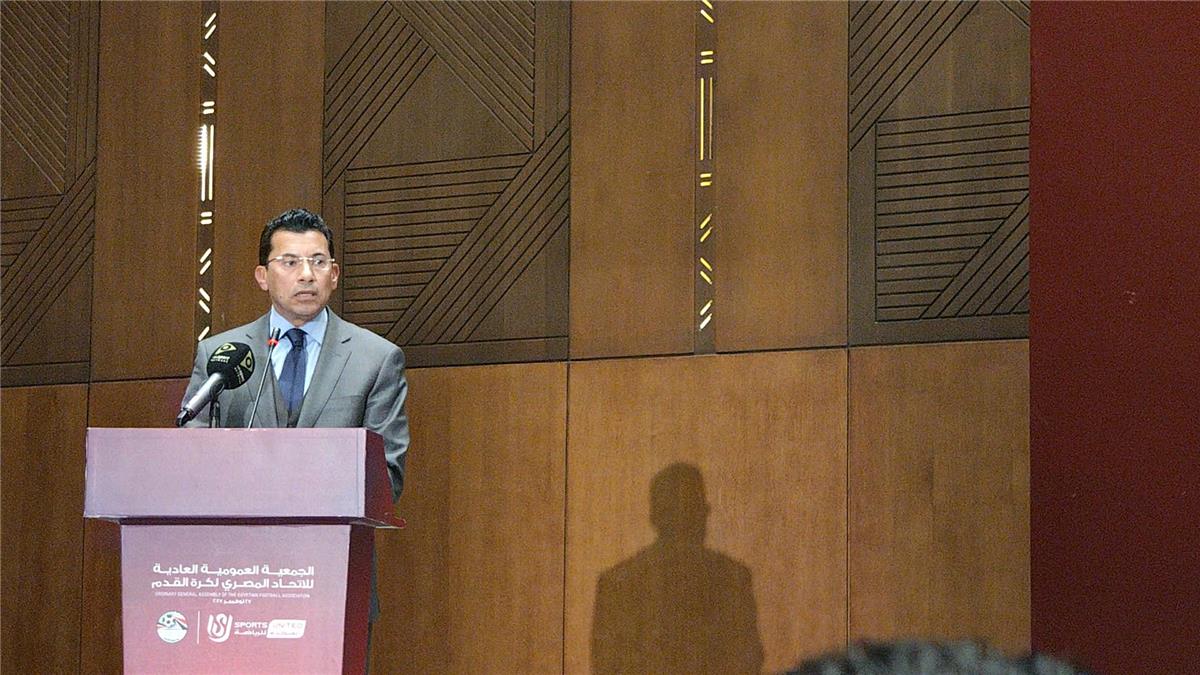 أشرف صبحي: وصلنا لأبعد مسافة في كأس أمم إفريقيا.. وندعم الزمالك في أزمة الأرض