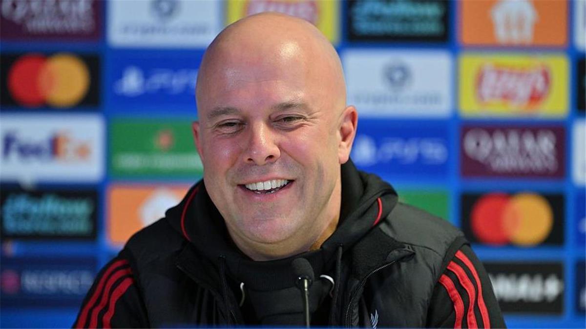 كاراجر يدافع عن سلوت: الأمور تفاقمت بسبب محمد صلاح