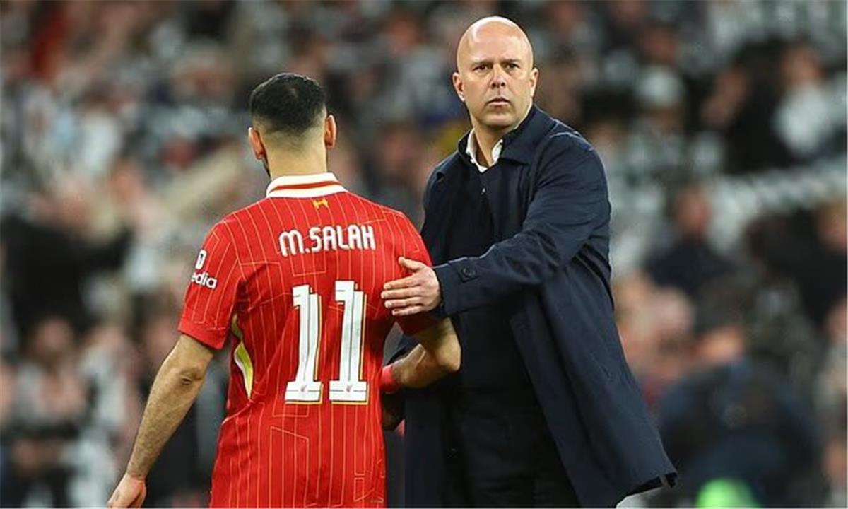 سيدورف يوجه رسالة لـ سلوت بشأن محمد صلاح بعد الفوز على مارسيليا