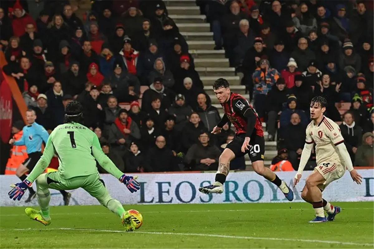 فيديو | خيمنيز يسجل هدف بورنموث الثاني أمام ليفربول